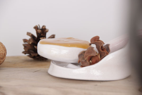 Cuillère artisitique en céramique fabriquée par Lauriane Heintz, @_aiguemarine sur Instagram