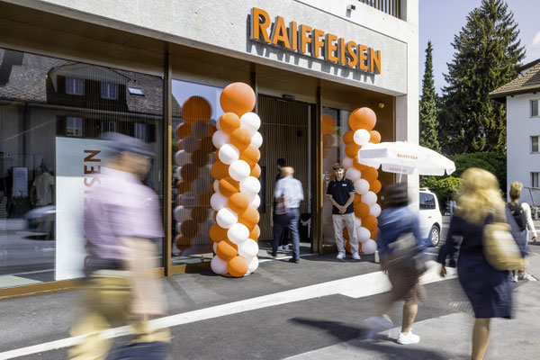 Eröffnungsfest fotografiert für Raiffeisenbank Köniz Sandra Gygax-Zehnder Fotografie