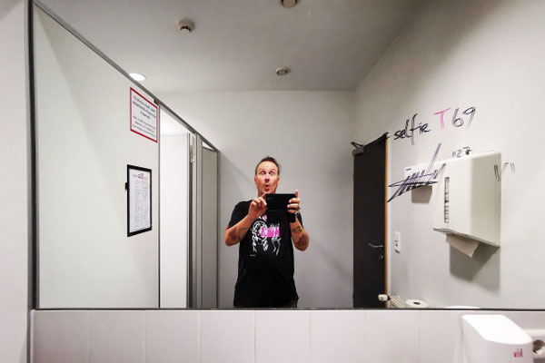 #selfieT69 - at&co WC im EG, Hohenems (AT) | 2022