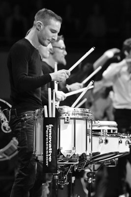 Thomas Sporrer spielt mit der Drumline in der Philharmonie München