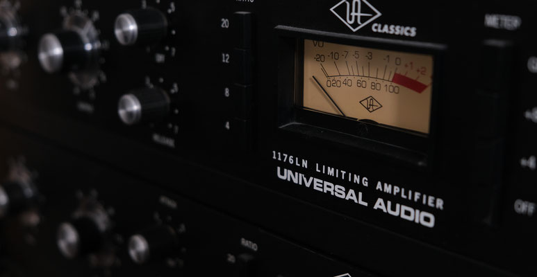 Universal Audio Kompressor im Regieraum der Planet-Ton-Studios