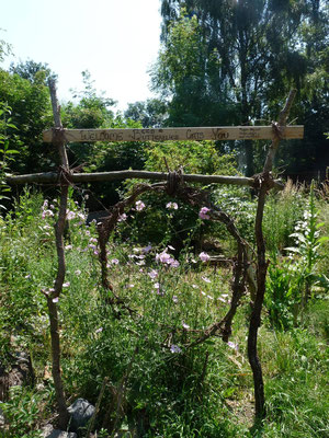 Der Garteneingang einer lieben Wildblumenfreundin.