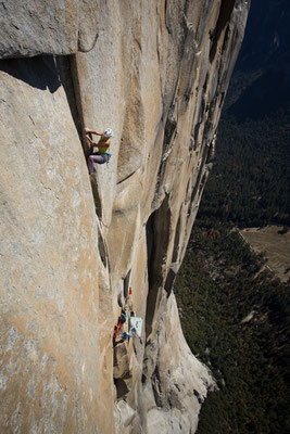 Alexandra climbing the 'Golden Desert' pitch 5.13a high up on El Capitan. Picture by Johannes Ingrisch @adidas outdoor