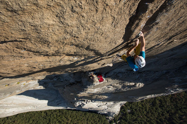 Christopher fighting on the 'Beak Flake' 5.13b. Picture by Johannes Ingrisch @adidas outdoor