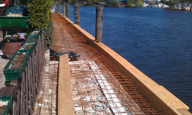 Die Uferbefestigung an der Havelseite wird saniert im April 2013
