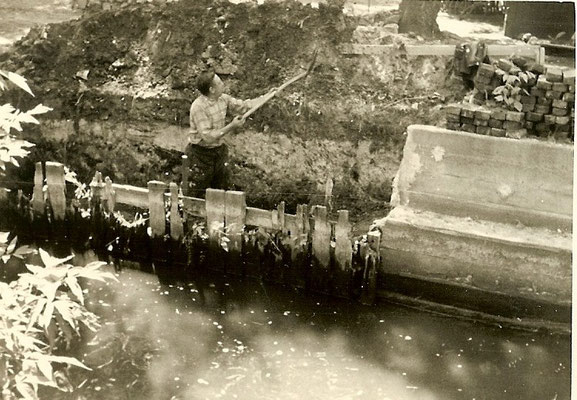 Juli 1962 - Arbeiten an der Betonmauer am großen Slip