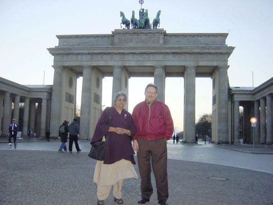 Ela Gandhi and Peter Rühe in front of the Brandenburg Gate, Berlin