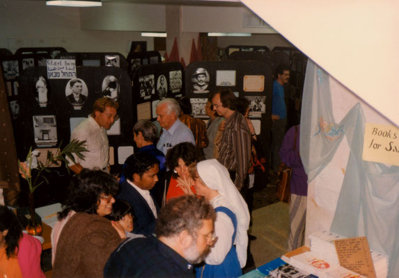 The crowd visits the Gandhi exhibition after its inauguration, Tantur, 13 October 1987.