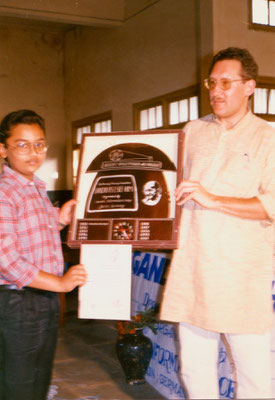 With the winner of the first drawing competition, Siddharth Gondhia, at KVKV, Rajkot, 1991. 