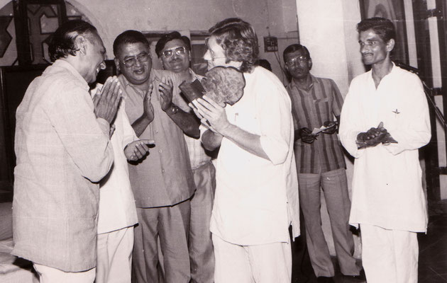 During the award ceremony for life achievements from the Gujarati Writer's Association at Rashtriyashala, Rajkot, 1993. 