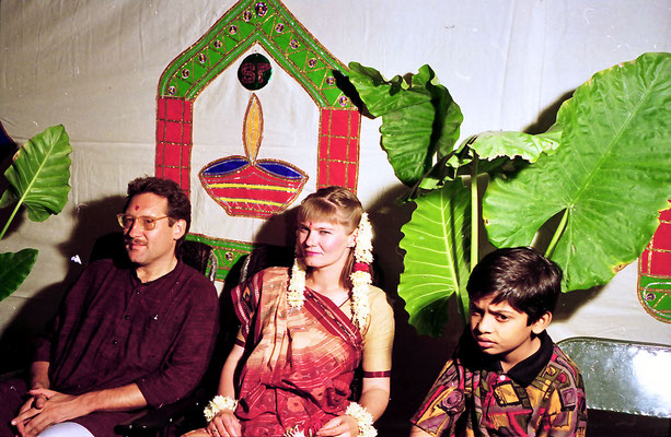 The newly wed couple during a reception at Rashtriyashala Ashram, Rajkot, Gujarat, 1994.