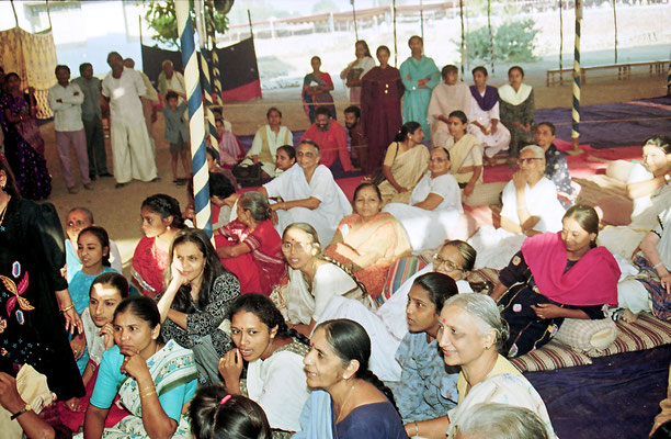 The witnesses of the wedding consisted of about 2000 veteran freedom fighters and sarvodaya workers, Savarkundla, Gujarat, 1994.