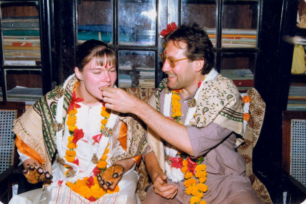 Engagement ceremony with Susanne in the house of Madalsabehn Bajaj in Gopuri, India, 1993.