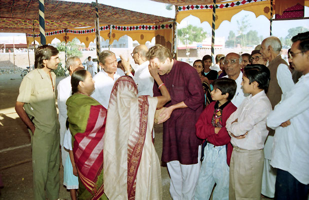  The bridegroom receives a welcome at the wedding ceremony during the Sarvodaya Sammelan, Savarkundla, Gujarat, 1994.