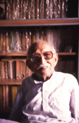 Prabhudas Gandhi at his home at Rashtriya Shala, Rajkot, 1990.
