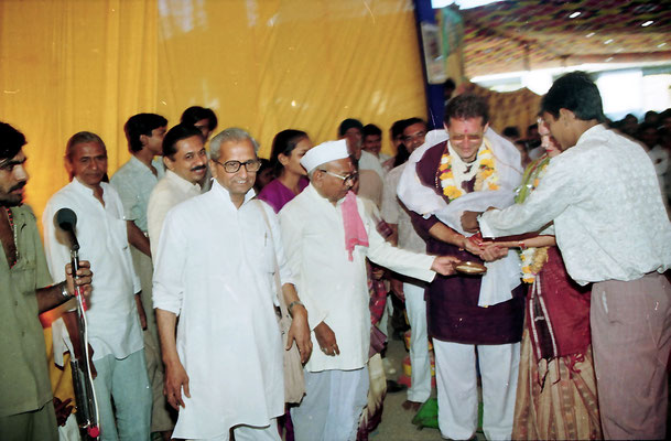 Bride and groom receiving blessings and presents from veteran freedon fighters during the Sarvodaya Sammelan, Savarkundla, Gujarat, 1994.