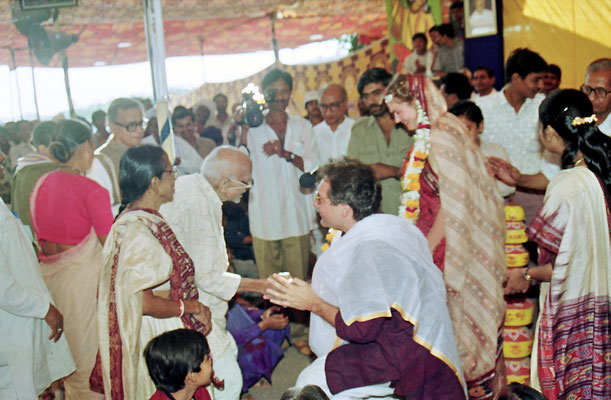 Receiving the blessings from veteran freedom fighter and mentor, Prabhudasbhai Gandhi and his daughter, Indira, after the wedding ceremony during the Sarvodaya Sammelan, Savarkundla, Gujarat, 1994.