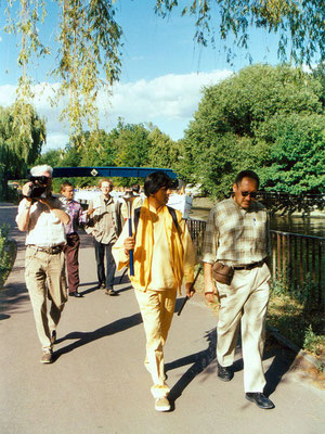 Mansukh Patel (Life Foundation) and Peter Rühe at Berlin, 2000