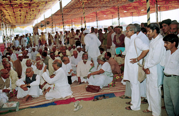 The witnesses of the wedding consisted of about 2000 veteran freedom fighters and sarvodaya workers, Savarkundla, Gujarat, 1994.