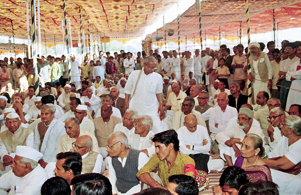 The witnesses of the wedding consisted of about 2000 veteran freedom fighters and sarvodaya workers, Savarkundla, Gujarat, 1994.