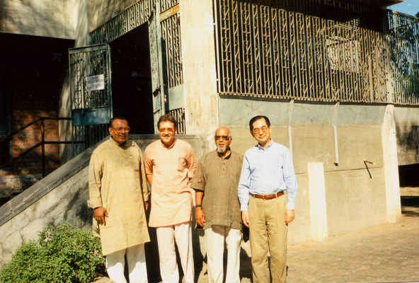 During an international conference at Gujarat Vidya Pith on the occassion of Gandhi's 125th birth anniversary, 1994. Right: Prof. Minoru Kasai from Japan.