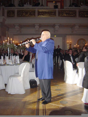 Giora Feidman playing clarinet