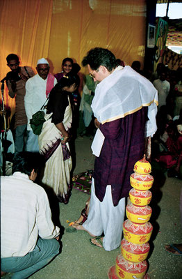  The wedding ceremony during the Sarvodaya Sammelan, Savarkundla, Gujarat, 1994.