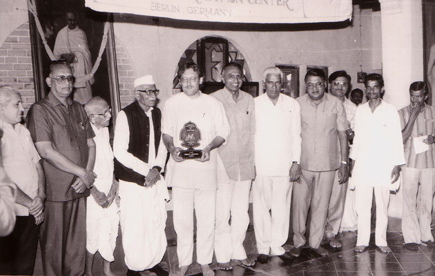 During the award ceremony for life achievements from the Gujarati Writer's Association at Rashtriyashala, Rajkot, 1993. 
