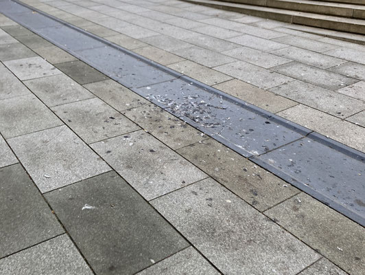 Hinten raus.