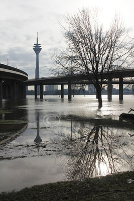 Kniebrücke bei Hochwasser