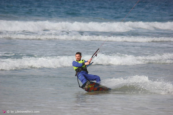 Kitesurfen in Tarifa am Stadtstrand und Campo de Futbol