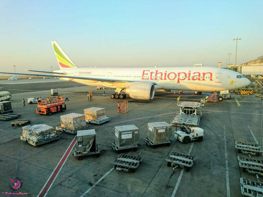 Ethiopian-Airlines-Flugzeug-A380-Flughafen-by-Lifetravellerz