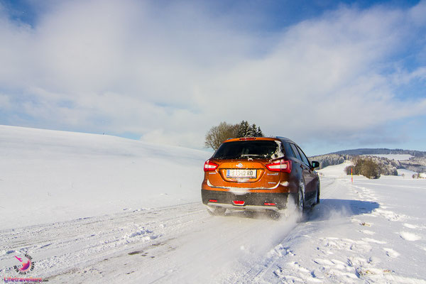 Snowkiten in Österreich mit dem Suzuki SX4 S-Cross