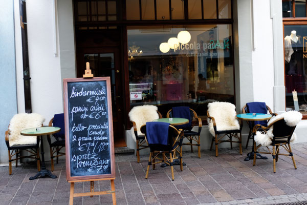 Piccola Pausa Außenbereich mit Bestuhlung