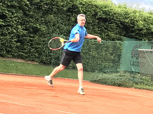 Thomas Metzner, an Position 3 spielend, konnte sein Spiel klar mit 6:1 / 6:4 für sich entscheiden.
