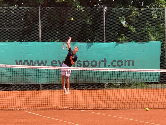 Felix Nepf unterlag mit 2:6, 2:6 nach guten Spiel