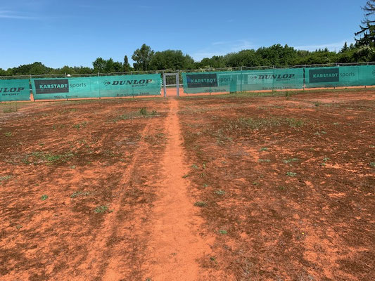 Mh.. :-/ die vorderen Plätze des SC Lichteneiche wurden nicht mehr für den Spielbetrieb hergerichtet