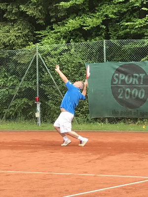 Thorsten Anton gewann an Position 5 sein Einzel mit vollem körperlichem Einsatz mit 6:1 / 7:5.