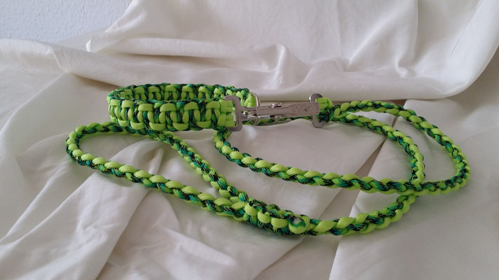 Agilityleine mit Jagdverschluß, Halsung Belly Bar Muster, Leine rundgeflochten mit Handschlaufe, neon grün(gelblich)/gecko