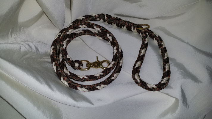 Herringbone Muster 1,30m mit Handschlaufe, ein Ring in Champagner/hidden camo/rehbraun und Karabiner/Ring in goldfarben