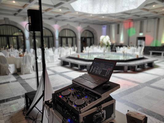 DJane Jutta - Hochzeitsprofi mit Ton- und Lichttechnik auf Schloß Rahe in Aachen