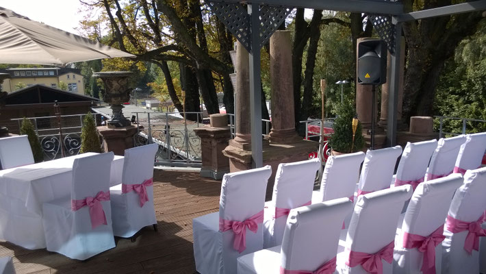 Kleine Beschallungsanlage für die Trauung auf der Terrasse im Kaiserbahnhof Brühl