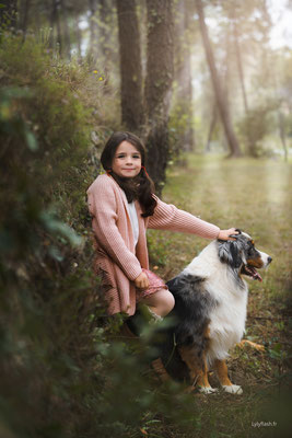 portrait enfant et chien en extérieur