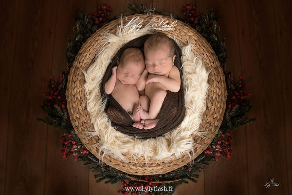 photographe var jumeaux une belle photo de jumeaux a la naissance parce qu'avec beaucoup de patience on obtient l'excellence