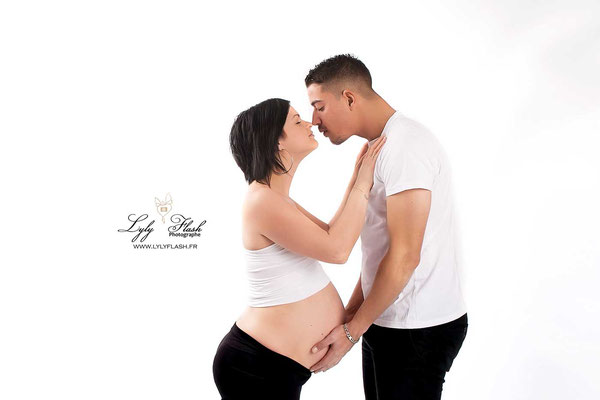 séance photo grossesse un jeune couple si maoureux