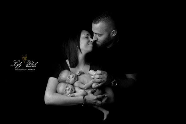 Photographe naissance bébé  en famille 
