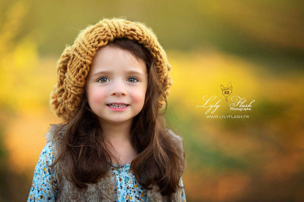 photo portrait d enfant petit fille en automne