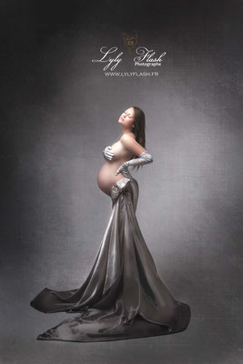 photographe de mode séance photo lyly flash photographe brignoles photo grossesse future maman en studio pour femme enceinte