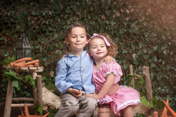 Ils sont beaux ce frère et sa sœur pour la séance photo éphémère de Pâques