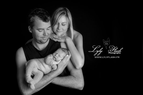 photographe naissance famille noir et blanc
